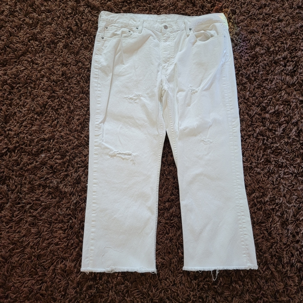 Levis White Jeans 514 W40 L30 with frayed bottom and factory tears Zipper fly